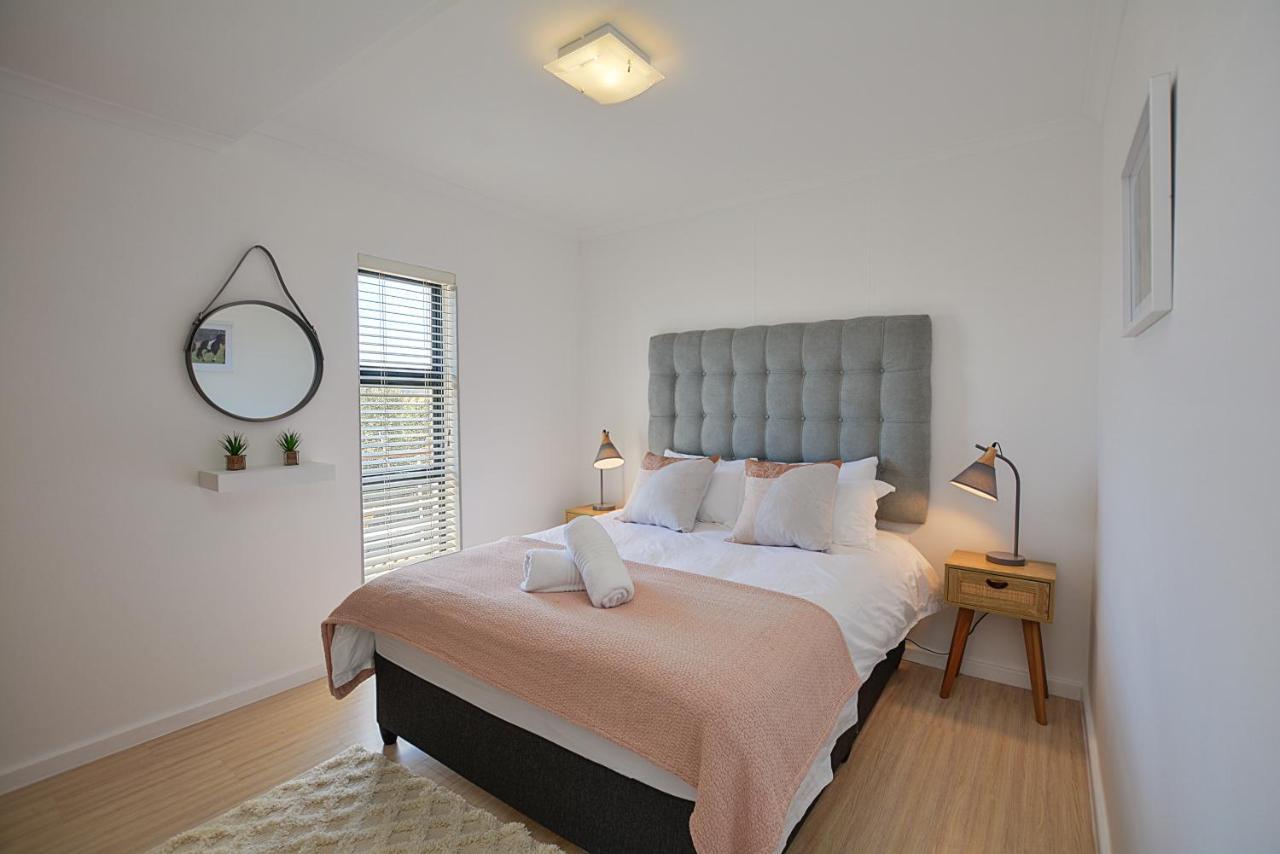 Designer Beachfront In Big Bay With Swimming Pool- 2 Bedroom, 1 Azure * Cape Town